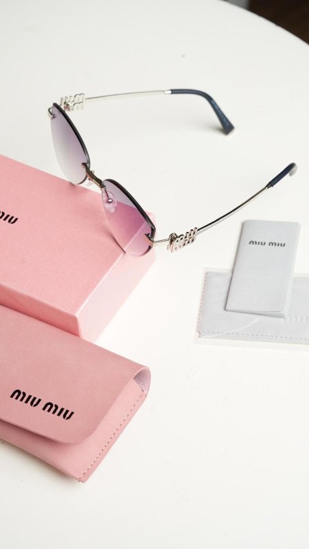 نظارة ميو ميو / miu miu شامل علبة الشركة